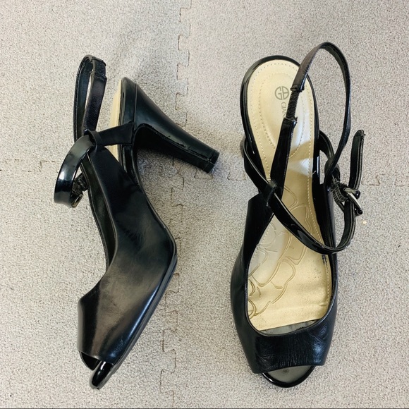 Giani Bernini Shoes - 3 for $15 Giani Bernini Viviana black Sandals